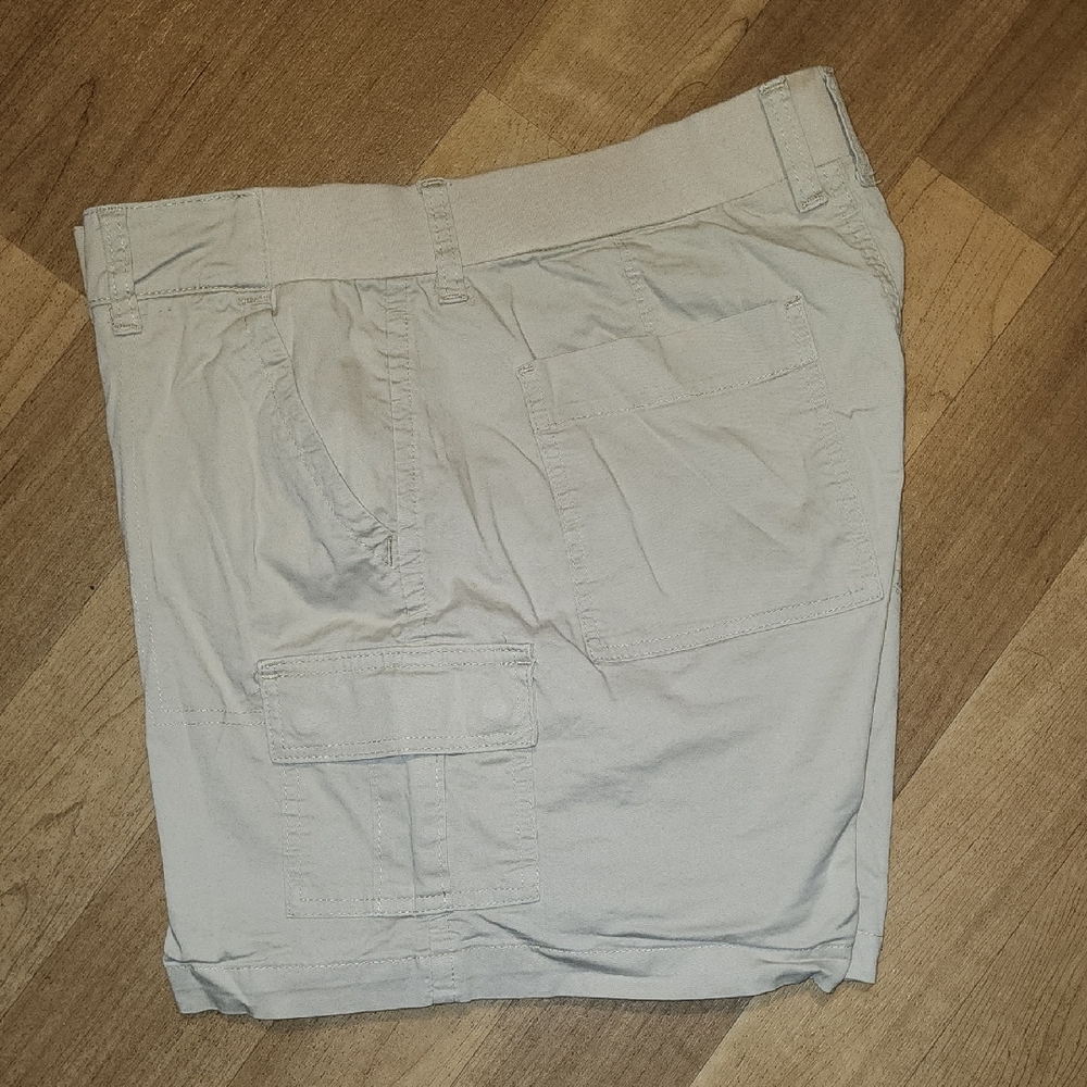 Lee Women's Soft Gray Cargo Shorts